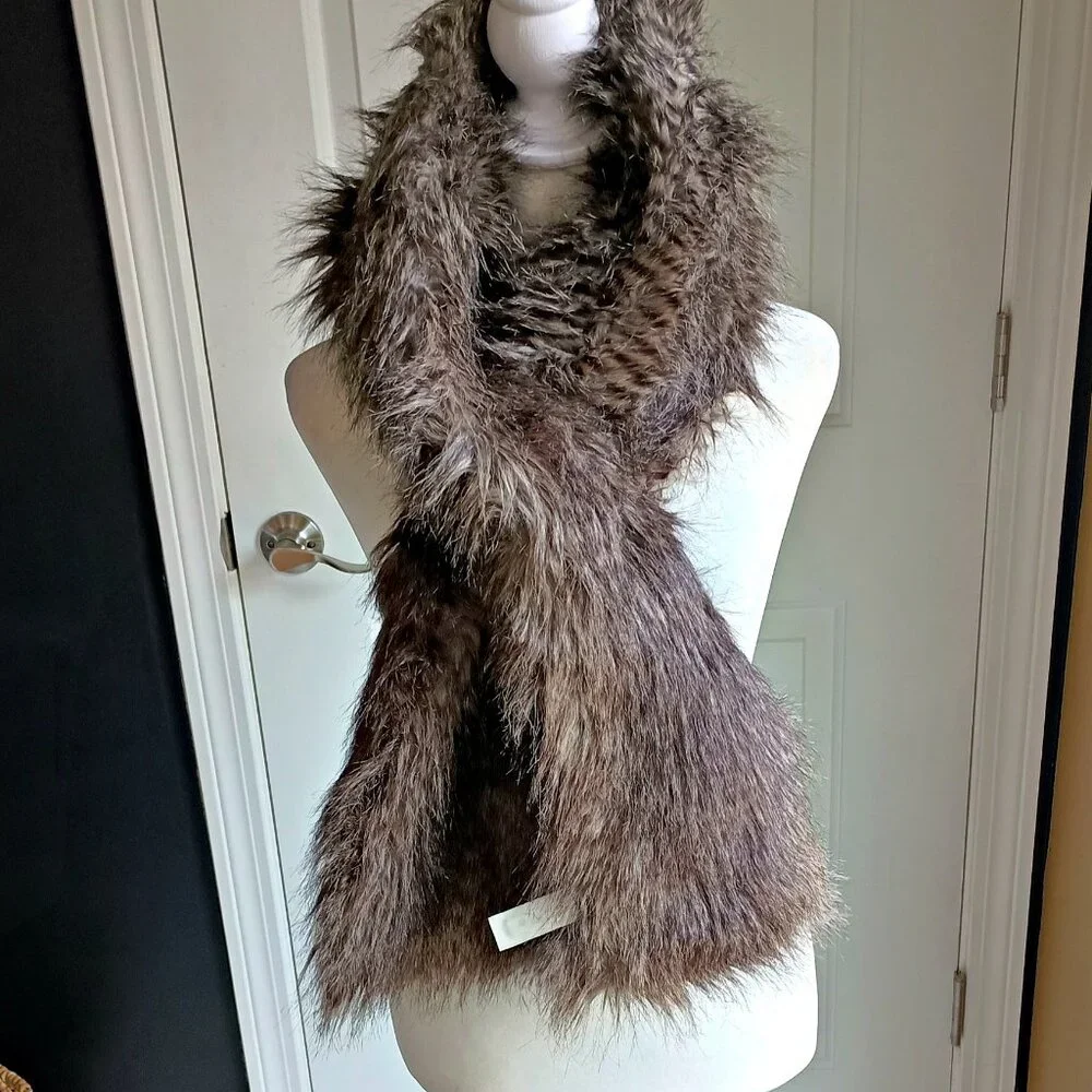NWOT! ANN TAYLOR FAUX FUR SCARF